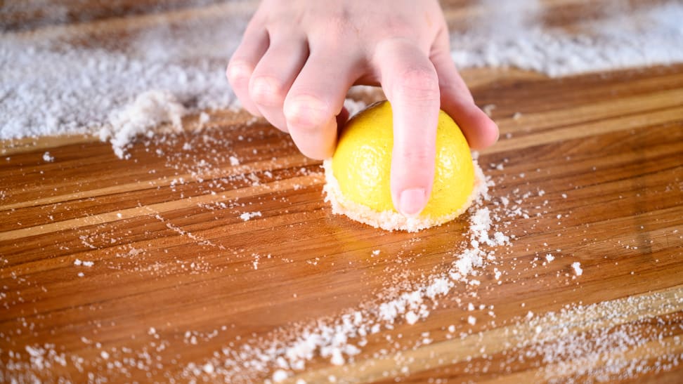 How to clean a wood cutting board