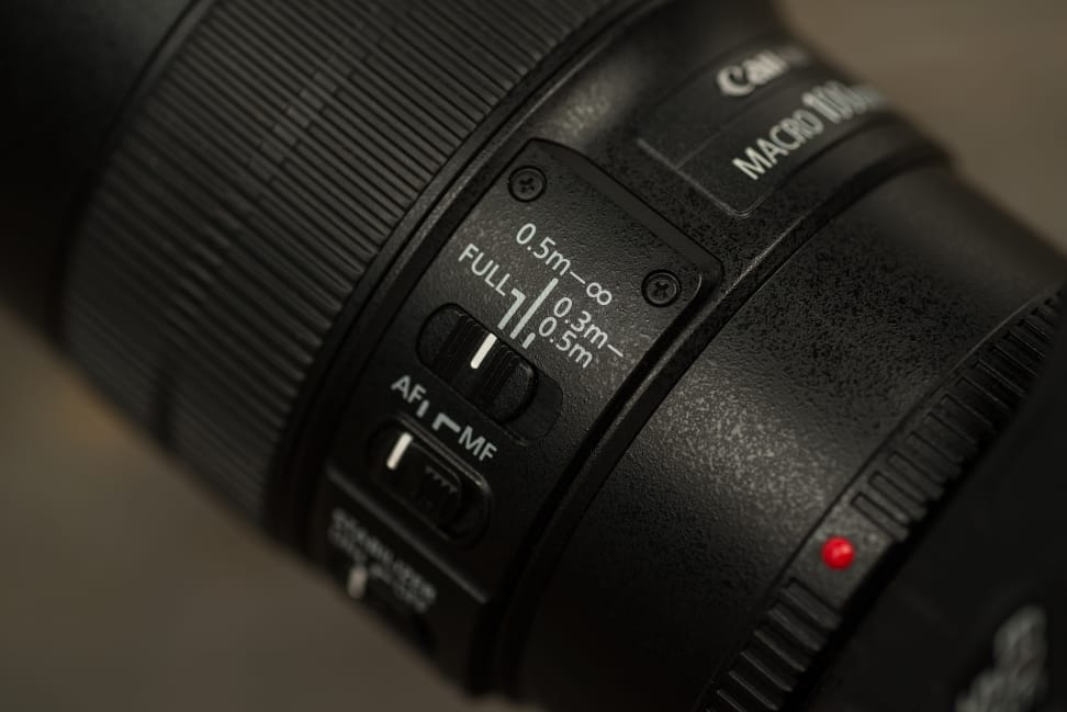 canon-100mm-f2p8-macro-review-design-camera-switches.jpg