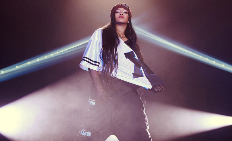 Singer and songwriter, Rihanna, on stage with strobe light arounds her.
