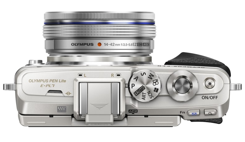 The E-PL7 doesn't include an EVF but it does have a hotshoe for attaching an optional electronic viewfinder.