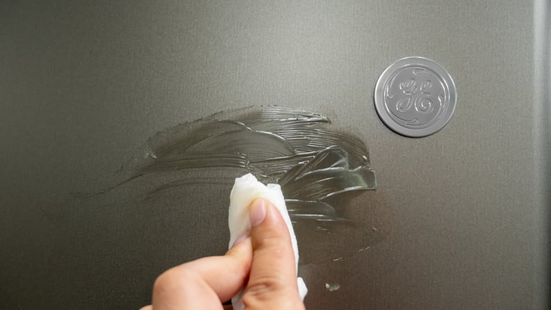 The GSS25IMNES has an easy-to-clean to finish