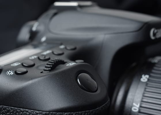 CANON-70D-DESIGN-SHUTTER.jpg