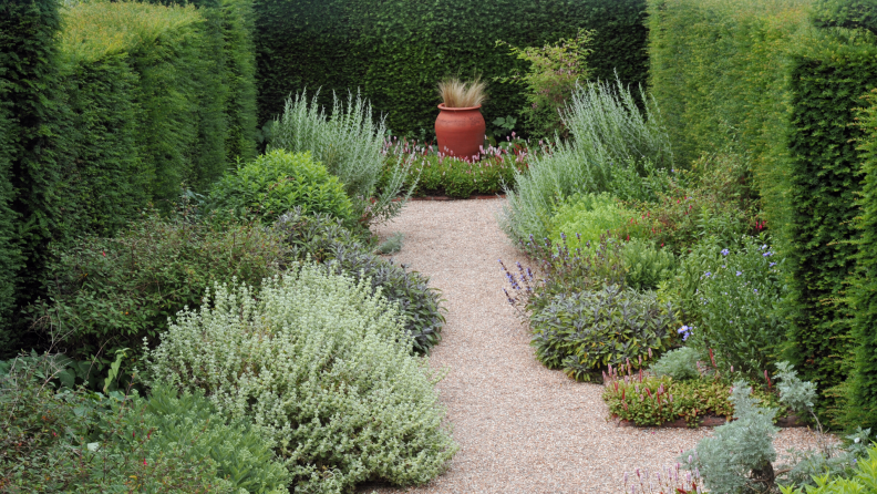 walkway ideas include pea stone