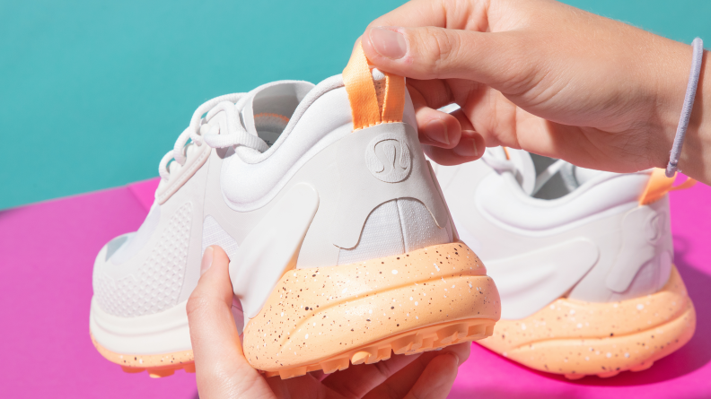 An image of the heel tab of the lululemon Blissfeel Trails.