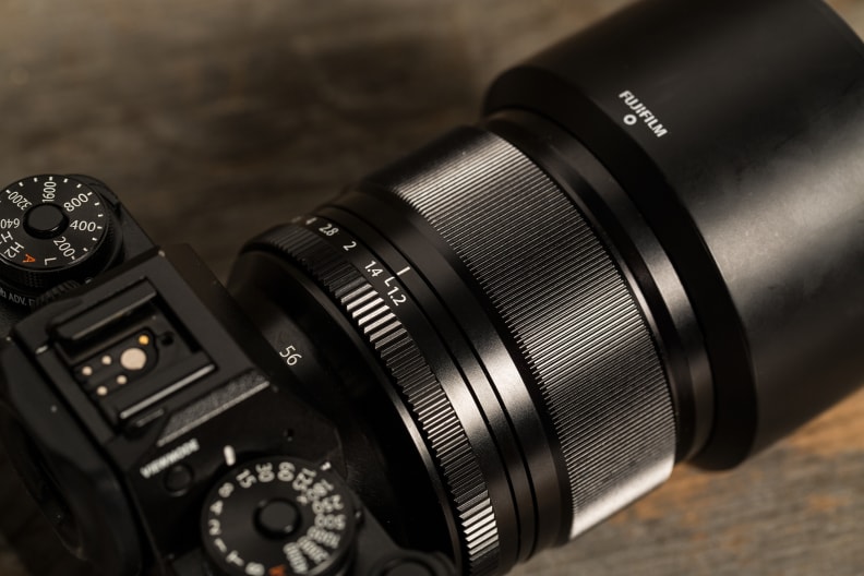 Like most other Fujifilm XF lenses, the 56mm f/1.2 provides a large, well-damped focus ring and a physical aperture dial.