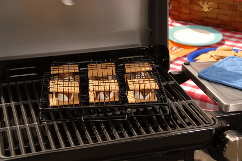 This S'mores maker allows you to make s'mores even without a fire pit