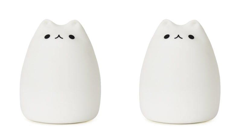 An image of the same white cat night light duplicated.
