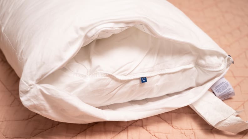 the casper pillow opened to reveal an outer shell and inner core