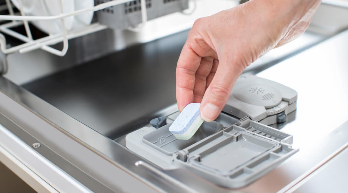 Powder, gel, or tabs: Which dishwasher detergent works