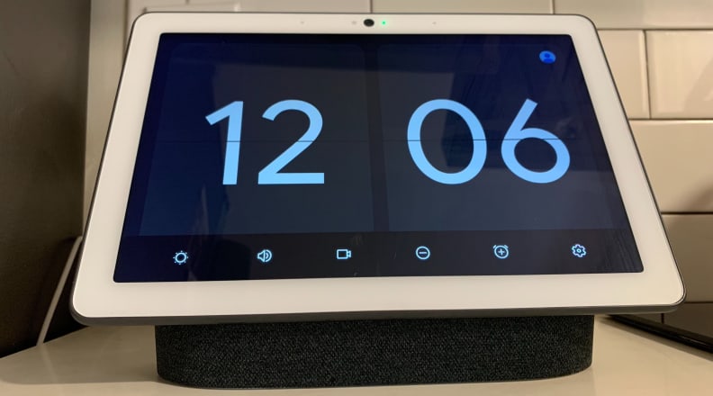 Google Nest Hub Max displaying settings shortcuts