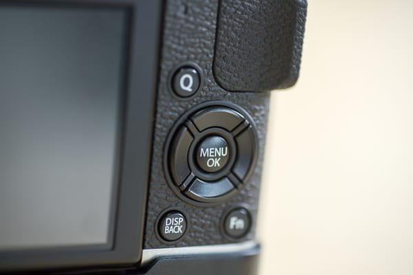 The controls are similar to that of the X-T1.