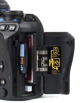 OLYMPUS-E-620-memory-open.jpg