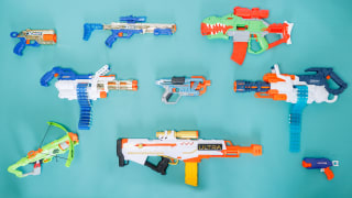 10 different Nerf guns on a light blue background