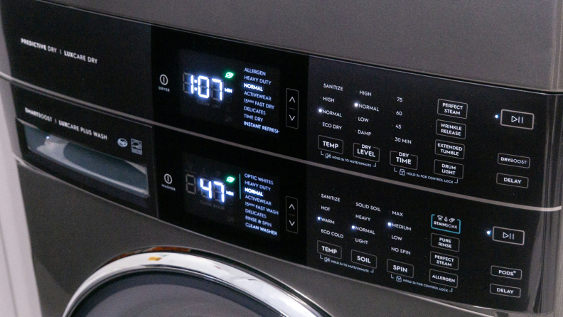 The image shows the Electrolux ELTE7600AT’s interface, with controls for both its dryer and washer.