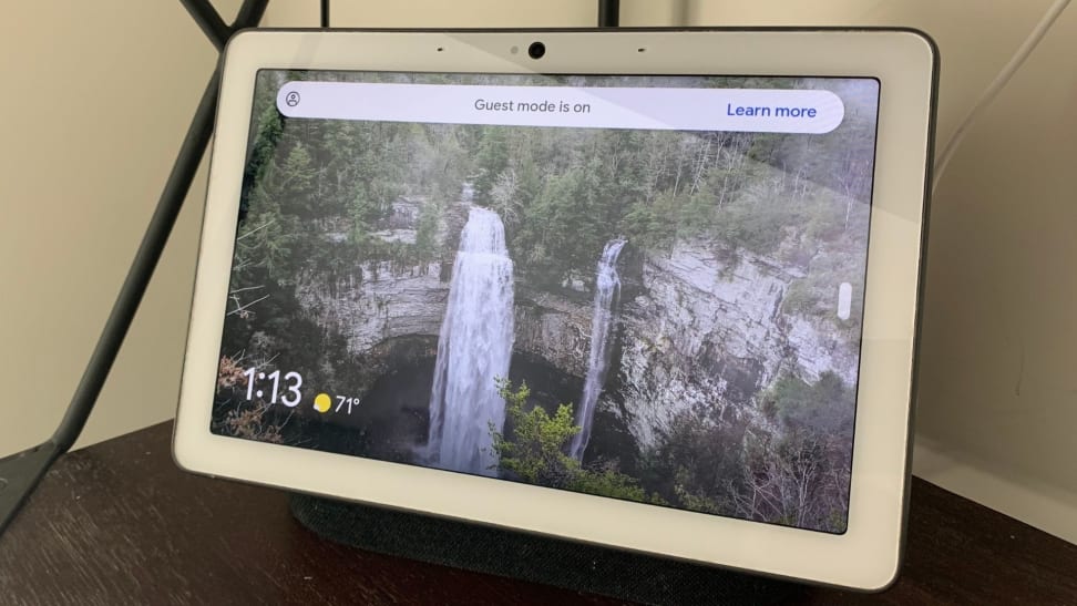 Image shows a Google Nest Hub Max enabling the new Guest Mode privacy feature
