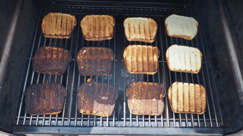 Testing Weber SmokeFire EX4 grill consistency using white bread