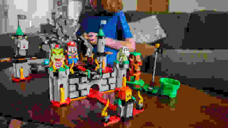 A child plays with the Bowser's Castle Boss Battle expansion set.