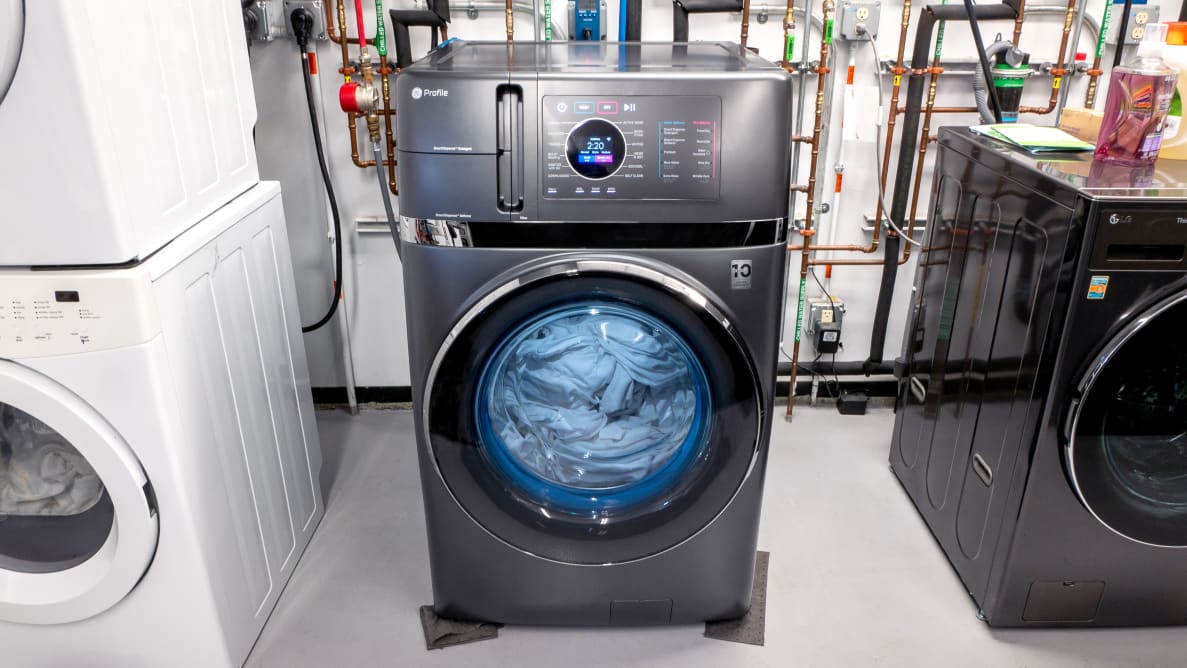 The GE PFQ97HSPVDS Washer sits in a lab environment