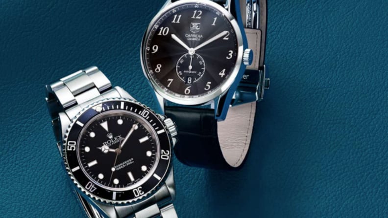 montres sur fond bleu