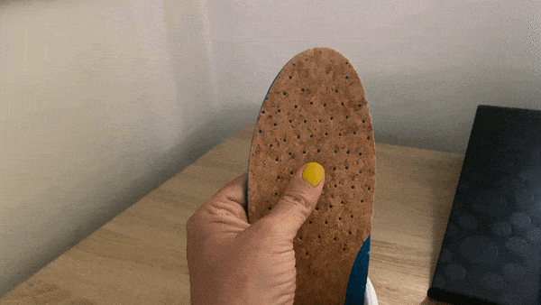 A gif showing the insoles of a Løci
