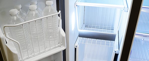 Frigidaire-Professional-FPHS2699PF-water-bottles.jpg