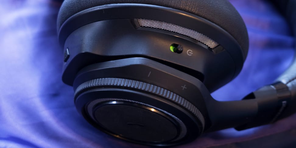Plantronics Backbeat Pro Controls