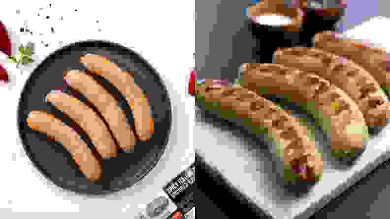 On left, four uncooked sausage links on top of black plate. On right four cooked sausage links on top of white plate.