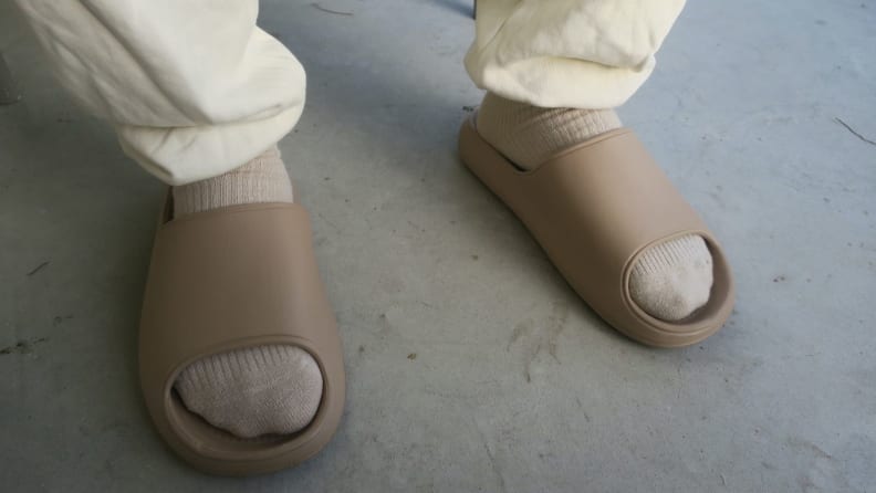 Yeezy Slide dupe review: Litfun slide sandals - Reviewed