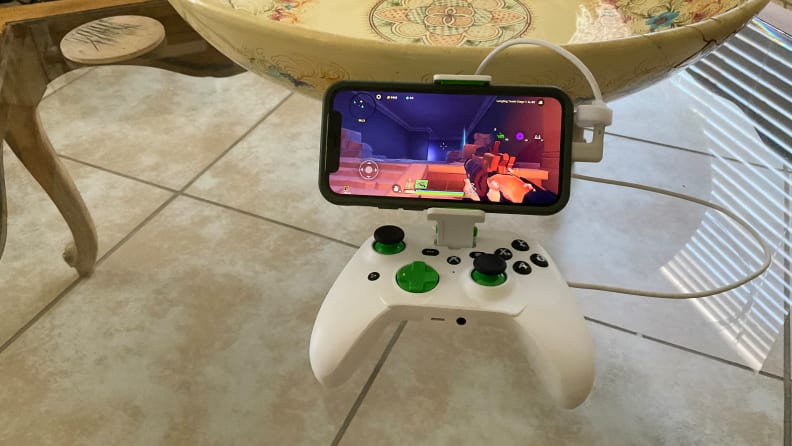  RiotPWR Mobile Cloud Gaming Controller for iOS – Mobile Console  Gaming on your iPhone - Play Game Pass, Apple Arcade + more [1 Month Xbox  Game Pass Ultimate Included] : Video Games