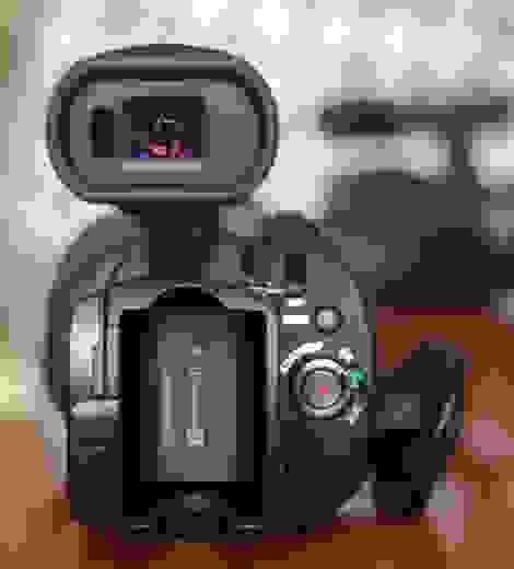Sony Handycam NEX-VG900 First Impressions Review - Reviewed