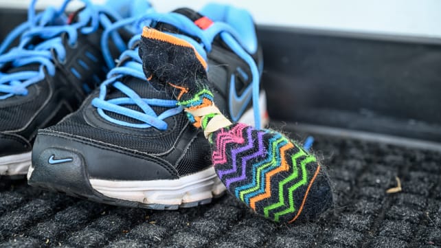 Baking_soda_sneakers_socks_out