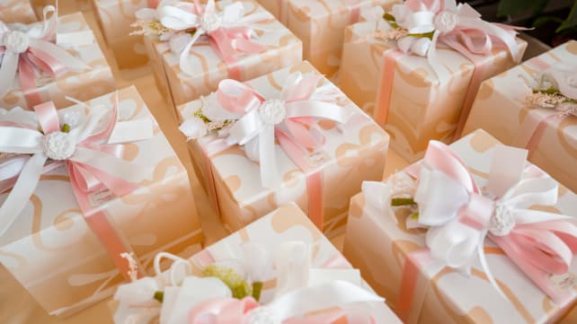 How much money should I spend on a wedding gift?