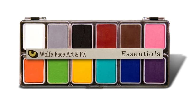 A 12-pan paint palette.