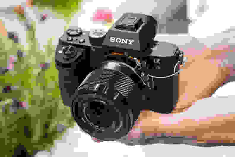 Sony FE 28mm f/2 – In Profile
