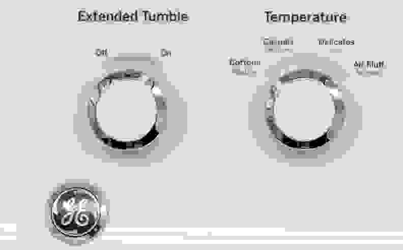 All you get with the basic GE GTD42EASJWW is a manual temperature select and the option to turn Extended Tumble on or off.