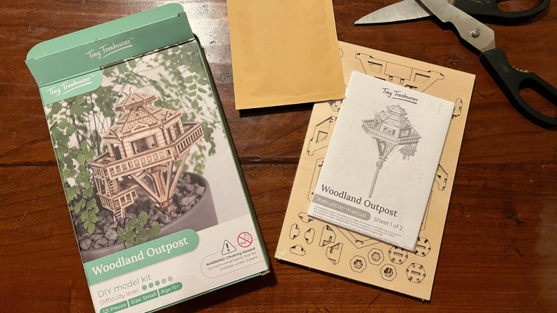 Assembly items from the Woodland Outpost Tiny Treehouses set.