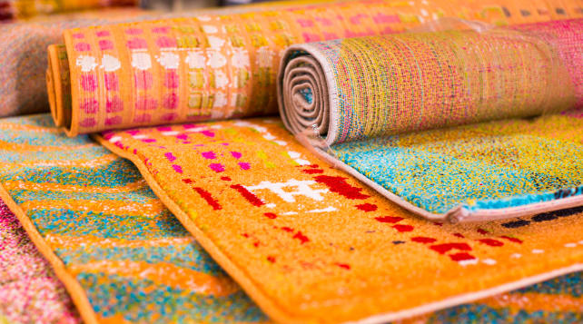How to vacuum an area rug