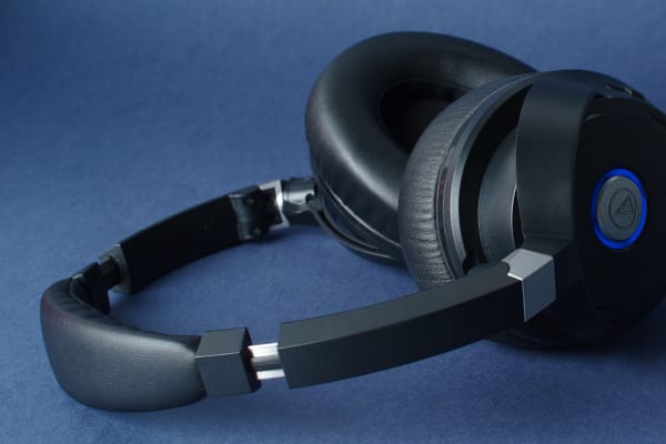 The Audio-Technica ATH-ANC70 QuietPoints are built with a great, cushy band.
