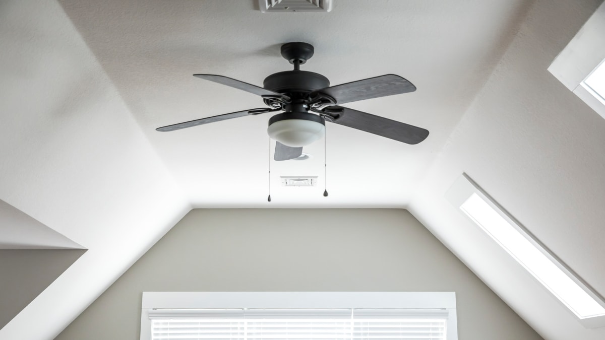 Best Ceiling Fans Of 2021 Reviewed, Ceiling Fans For Sloped Ceilings Canada