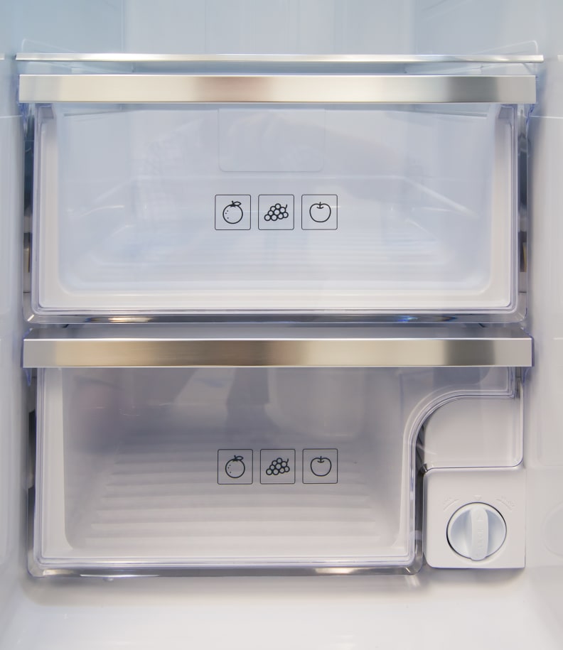 The Samsung RH29H9000SR Food Showcase's crispers have no adjustable controls, and are really quite bad at retaining moisture.