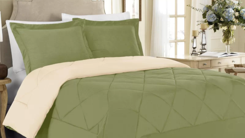 Green Mota comforter