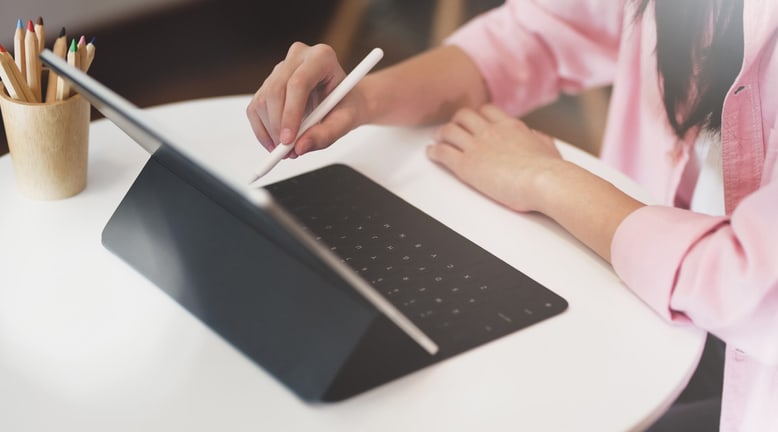 Person using Apple Pencil on an iPad