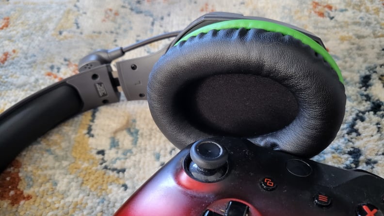 The Stinger Core resting near an Xbox controller