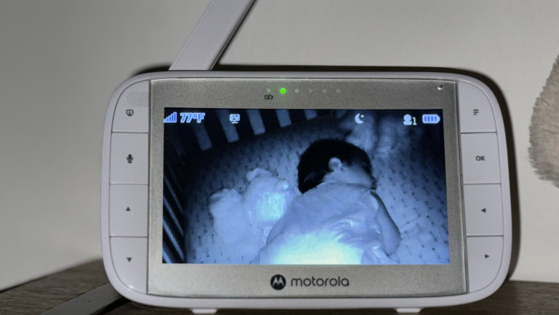 A black and white picture of a child sleeping on the Motorola VM36XL baby monitor screen.
