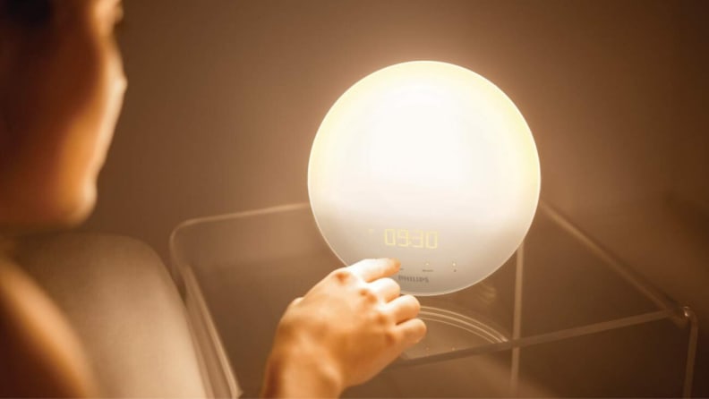 Philips' new wake-up light makes getting up easier