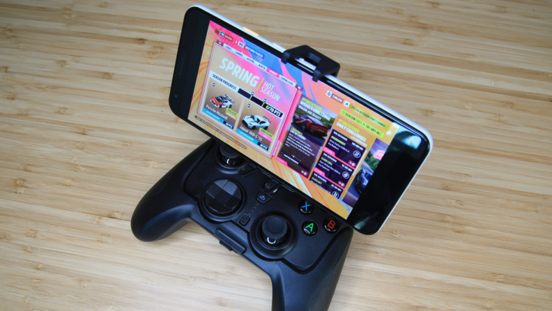 The PowerA MOGA XP-Ultra controller in the color black, with a Smart phone mounted to the controller.