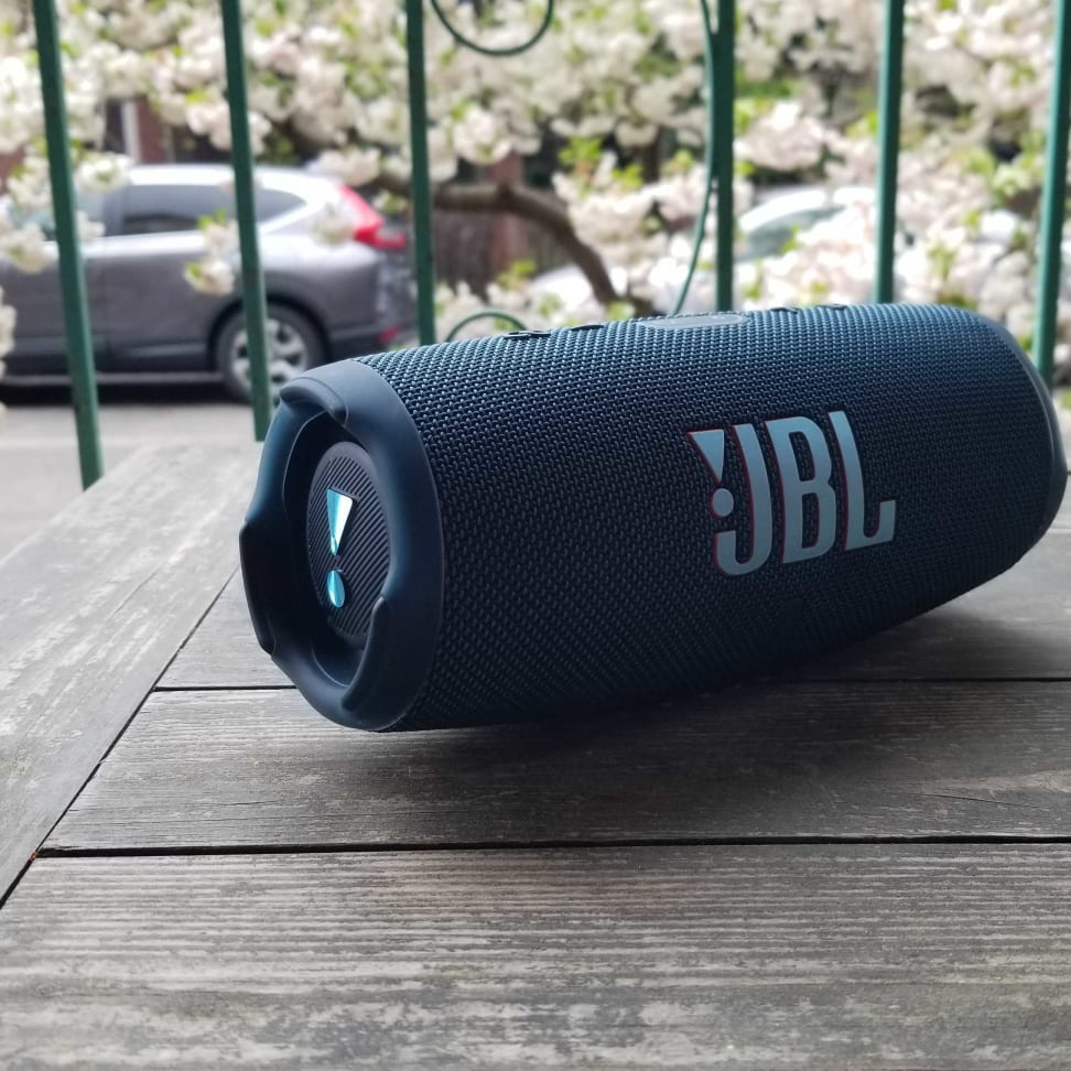 JBL Charge Review: Big sound, bigger battery - Reviewed