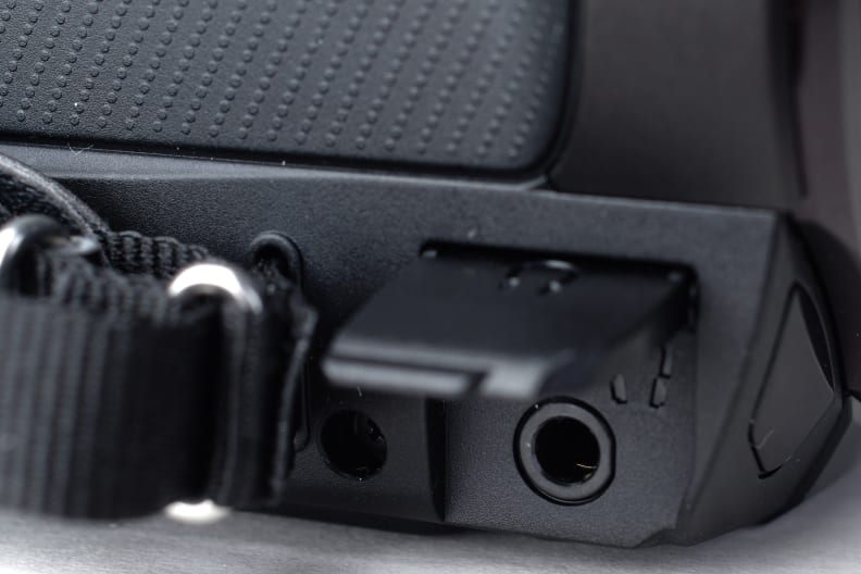 PANASONIC-W850-REVIEW-HEADPHONE.jpg