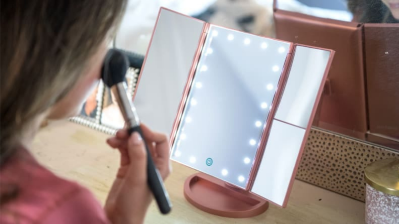 Mother's Day gifts on Amazon Canada: Lighted Makeup Mirror