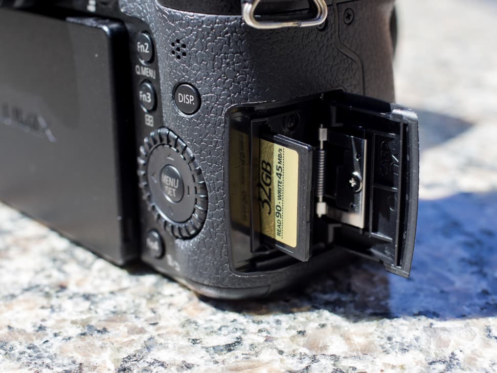 gh4-sd-slot.jpg